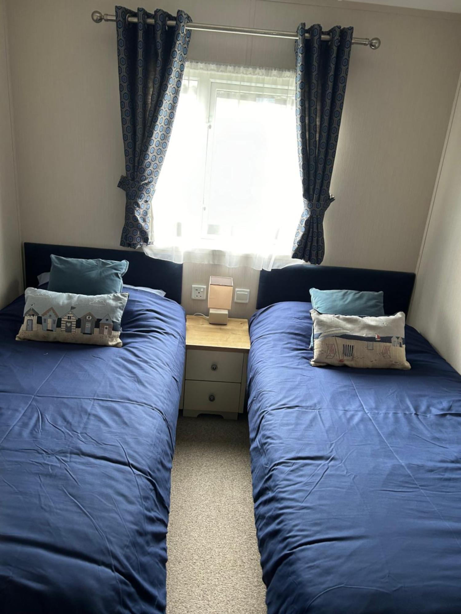 8 Birth Lodge On Cayton Bay Holiday Park Scarborough Eksteriør billede